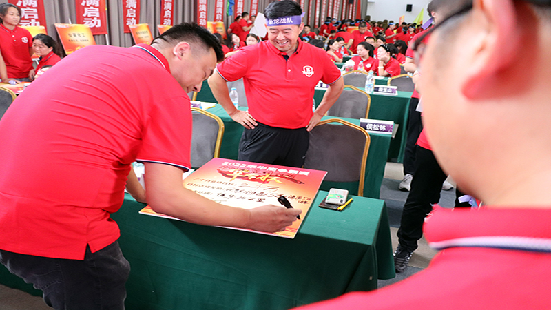 敢于挑戰(zhàn)，樂于奉獻(xiàn)，鄭州蔚藍(lán)鋼結(jié)構(gòu)好樣的!
