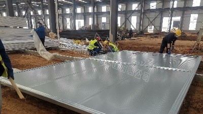 蔚藍(lán)鋼構(gòu)百科：鋼結(jié)構(gòu)廠房大門制作、安裝該注意什么
